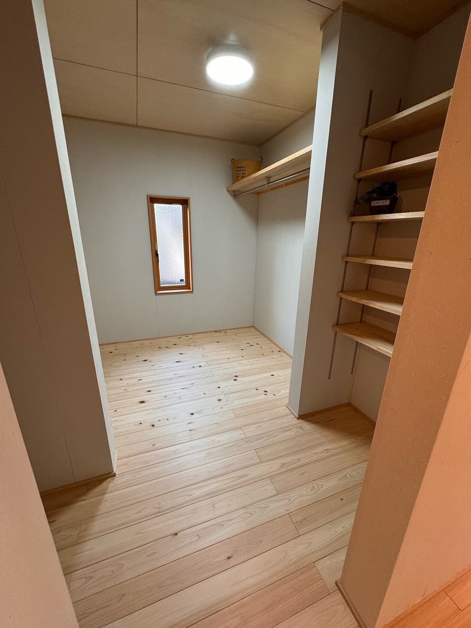 リノベーション後のウォークインクローゼット