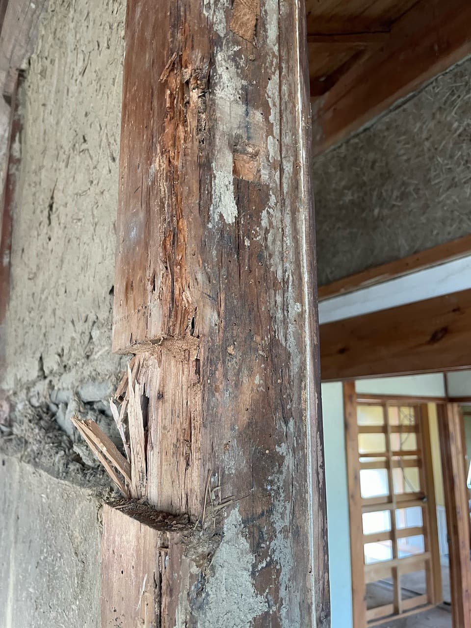 解体中の様子　柱