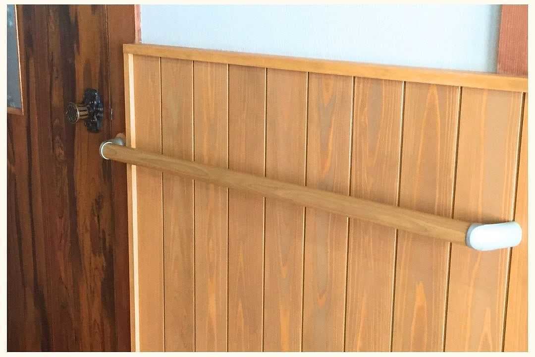 手摺と取付けた壁