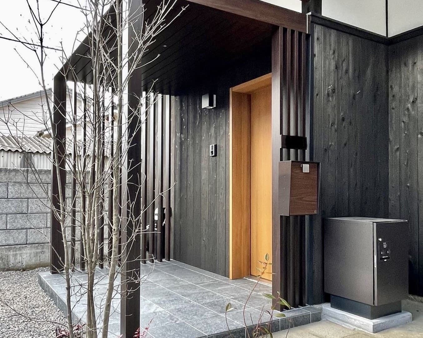 雨の日も濡れずに出入りできる玄関まわり